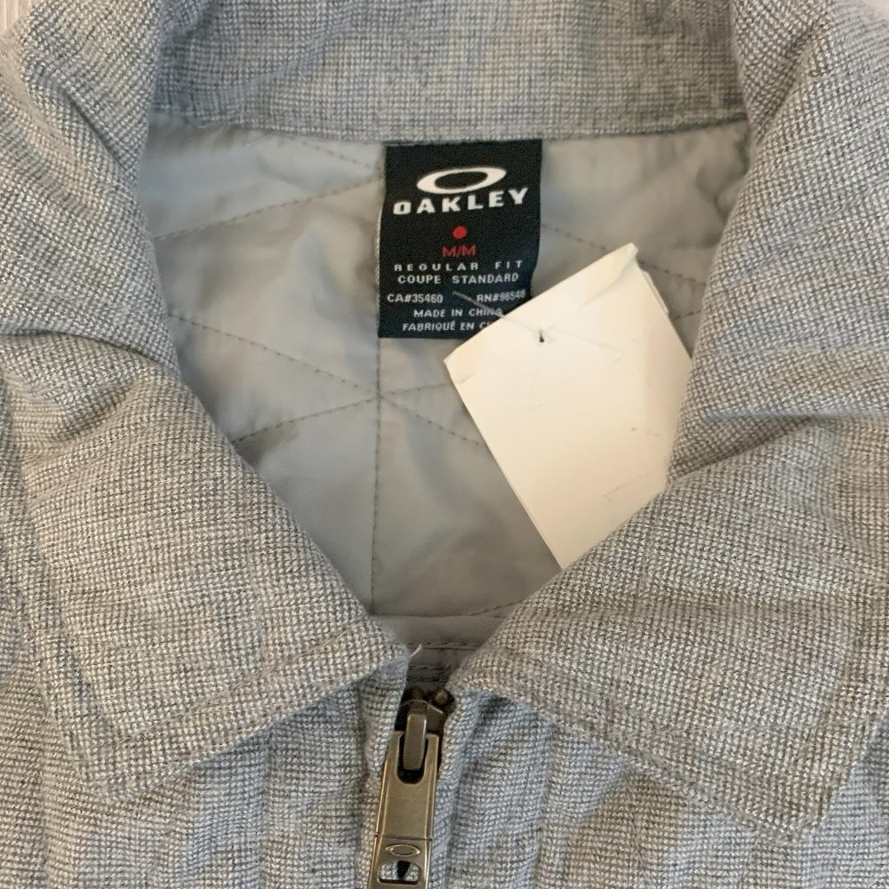 NWT Oakley Men's Size M Regular Fit Full Zip Winter Wear Grey